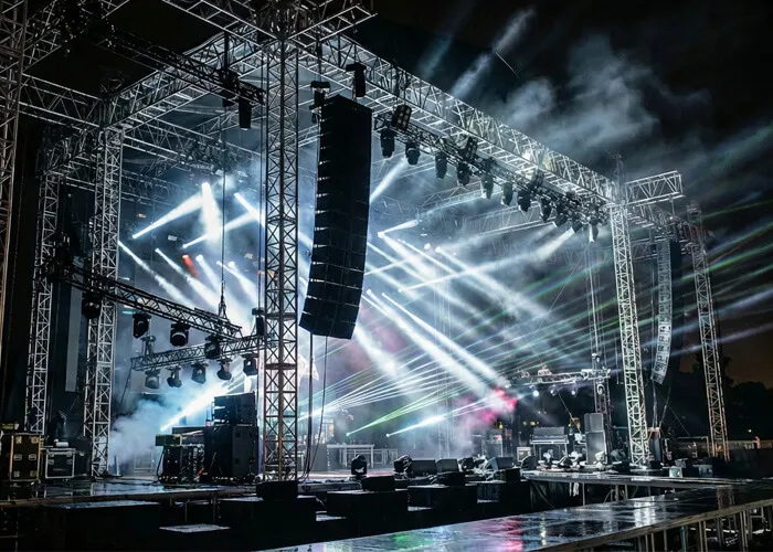 Алюминиевые фермы и конструкции: строительство сцен и подвесов