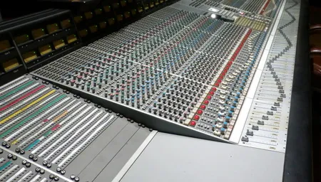 Профессиональный микшерный пульт